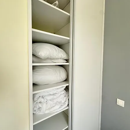 De La Foret * Les Hogues