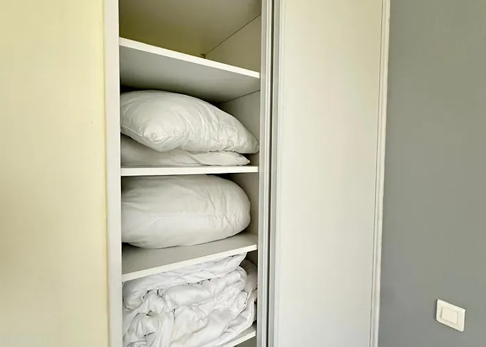 De La Foret * Les Hogues